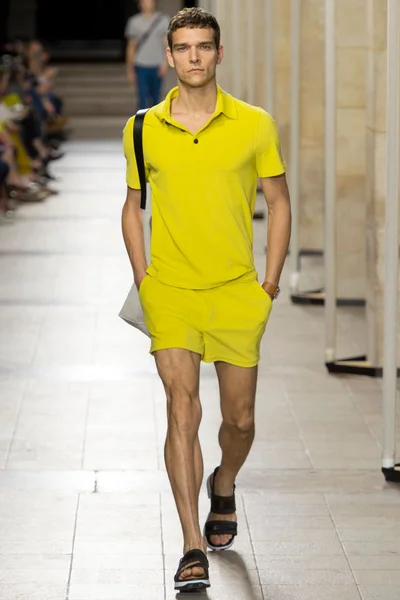 Look 27